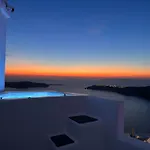 Esmi Santorini *