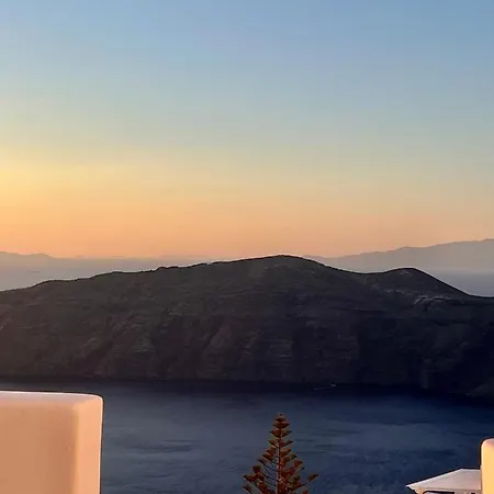 Esmi Santorini Сasa de vacaciones