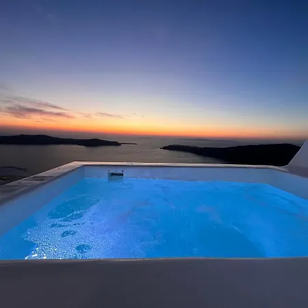 Esmi Santorini *