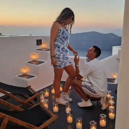 Esmi Santorini *