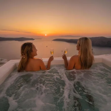 Esmi Santorini *