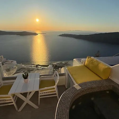 Esmi Santorini *
