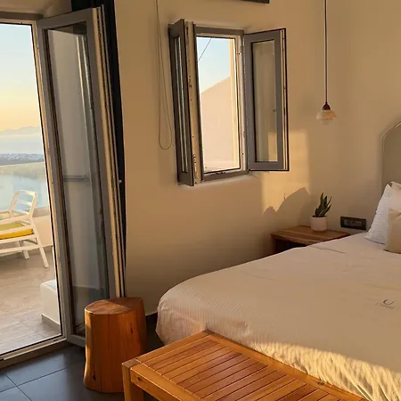 Esmi Santorini
