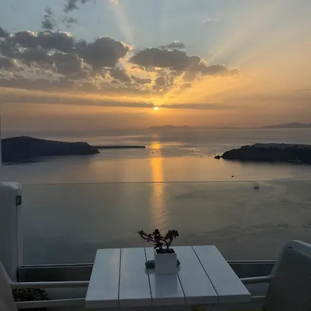 Casa de Férias Esmi Santorini