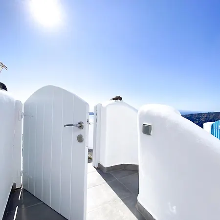 Esmi Santorini