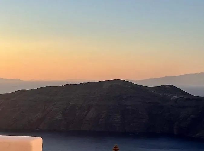 Esmi Santorini Дом отдыха