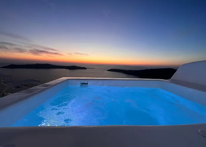 Esmi Santorini *