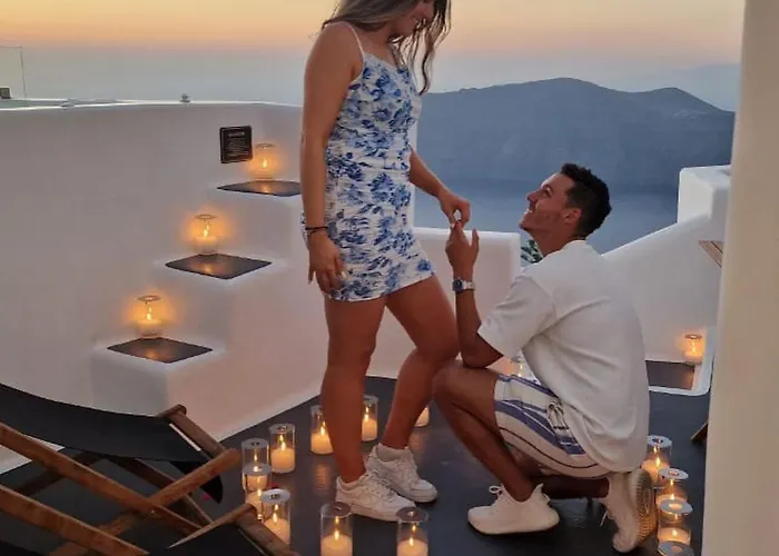Esmi Santorini *