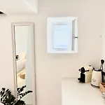 別荘 Esmi Santorini *