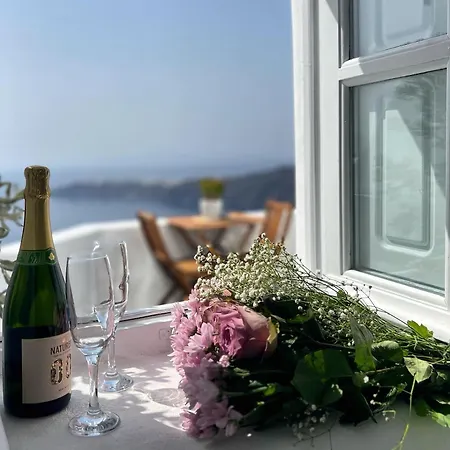 Esmi Santorini