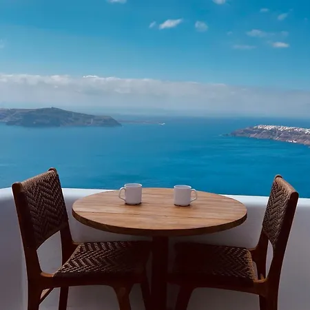 Esmi Santorini