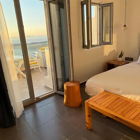Esmi Santorini *