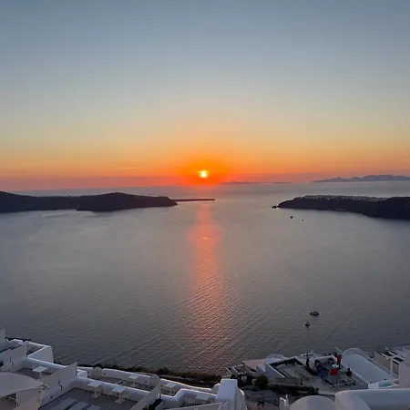 Esmi Santorini Casa de Férias