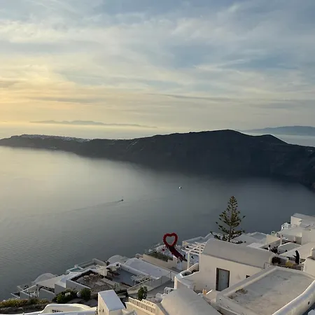 Esmi Santorini