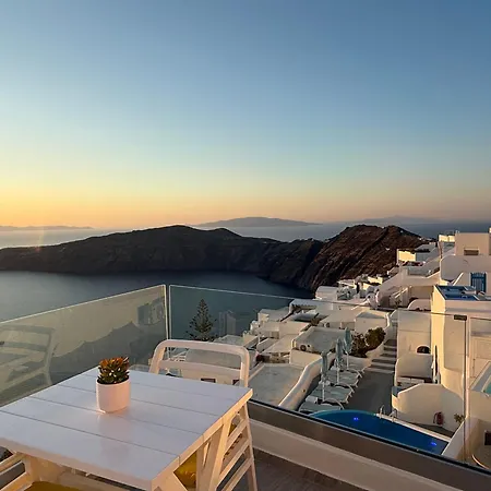 Esmi Santorini Casa de Férias